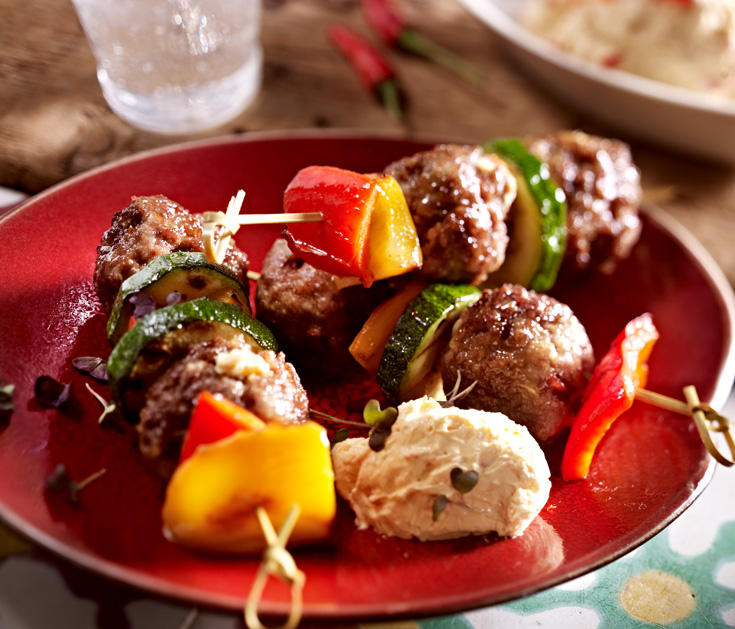 Orientalische Hackspieße mit Paprika-Chili-Dip - miree