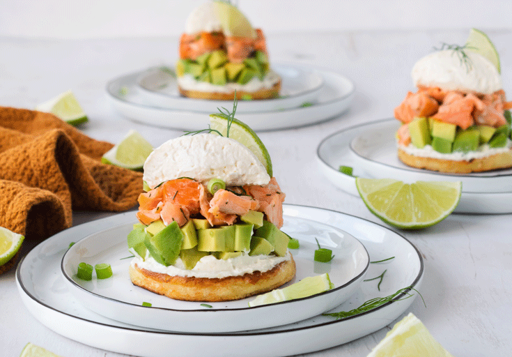 Lachstörtchen mit Avocado, Lachs und miree mit frischem Meerrettich - miree