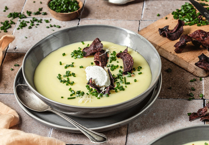 Meerrettichsuppe mit ,miree Meerrettich‘ und Rote Bete Chips - miree