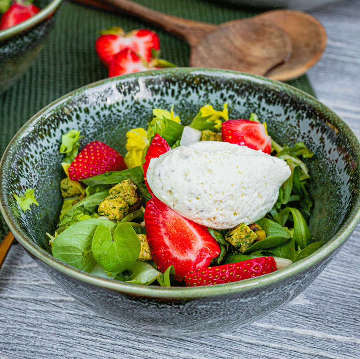 Sommerlicher Salat mit Erdbeeren und miree Grüner Pfeffer - miree