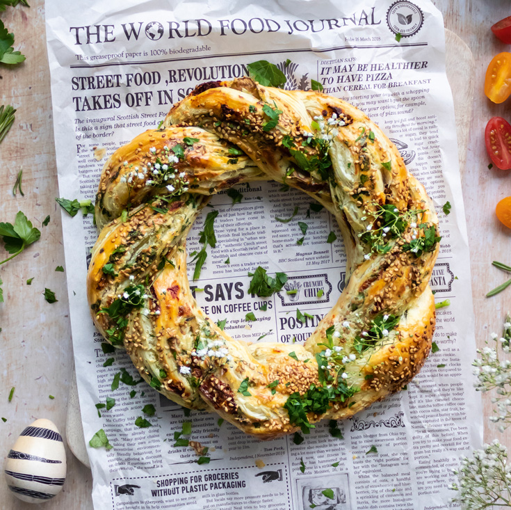 Osterkranz mit getrockneten Tomaten und Oliven - miree
